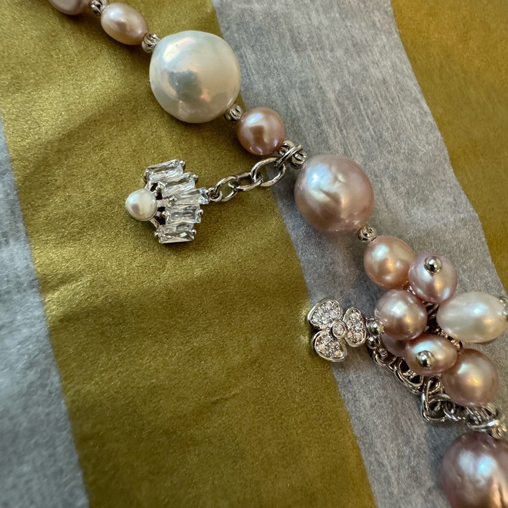 New Freshwater Pearl Bracelet with Rose Quartz Stone & 2 Charms. Gorgeous